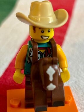 "Cowboy Costume Guy", Series 18 col326 With stand & accessories. LIKE NEW!